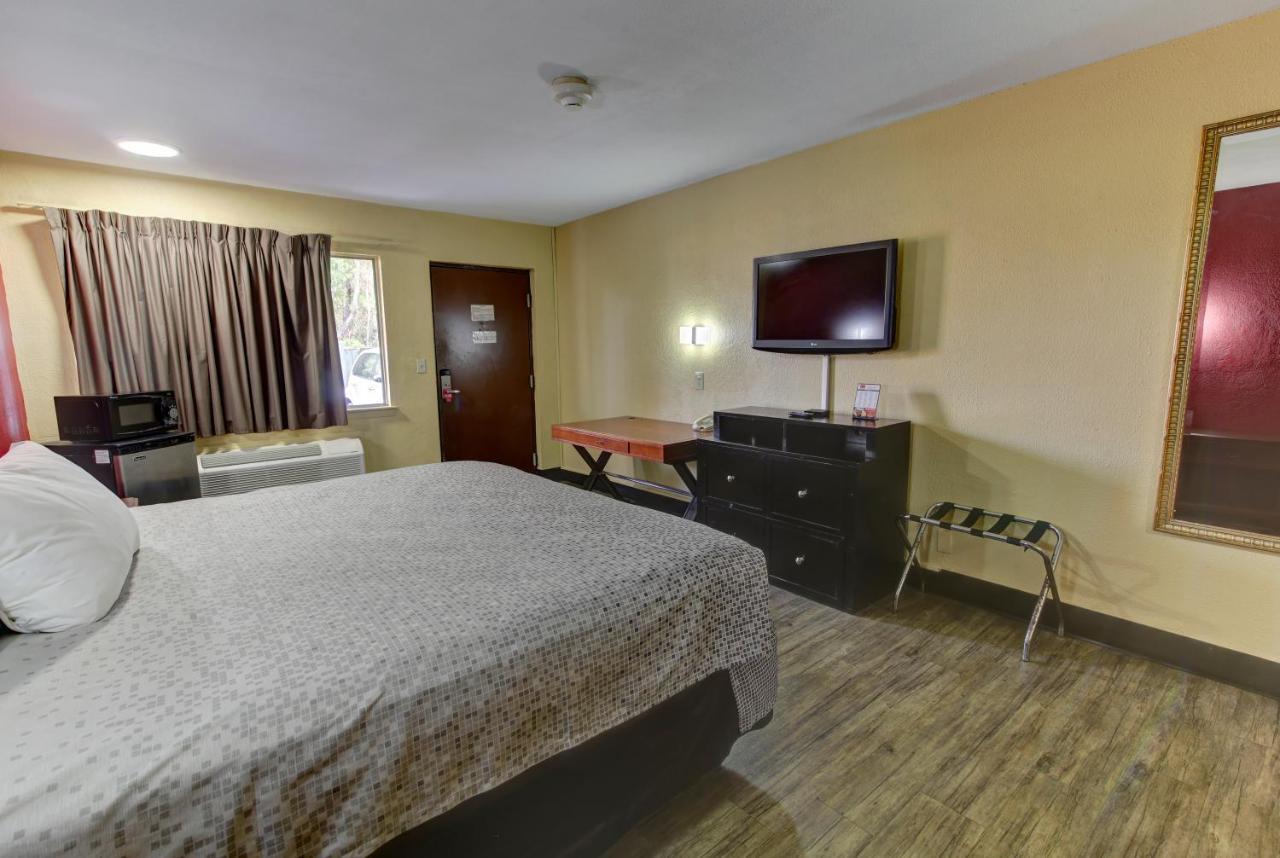 Lodge Econo Town Center *