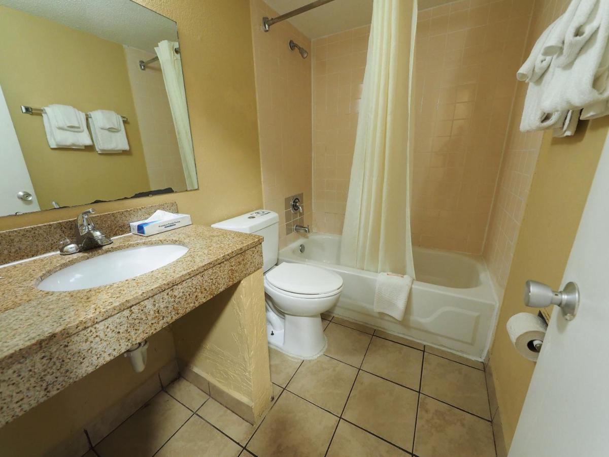 Econo Town Center Lodge