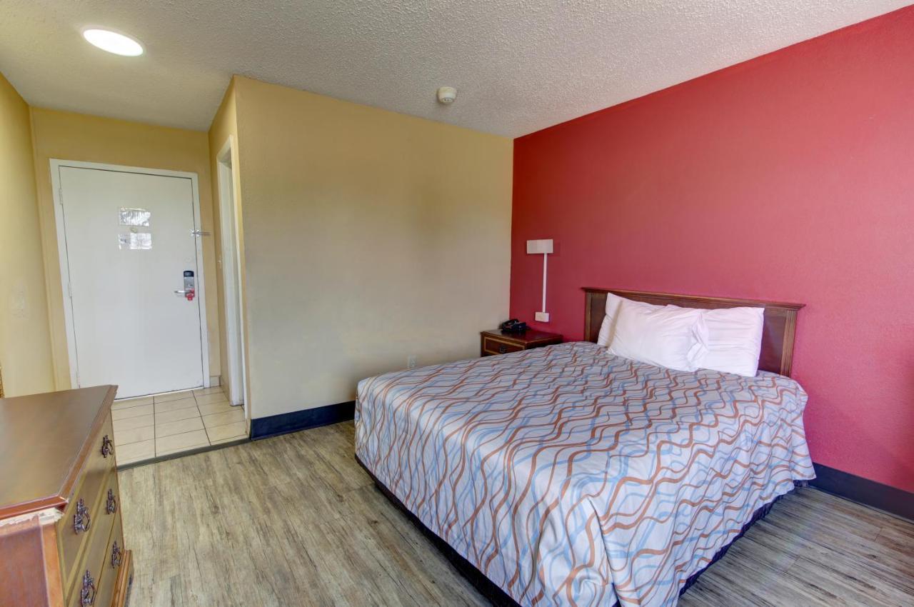 Econo Town Center Lodge *