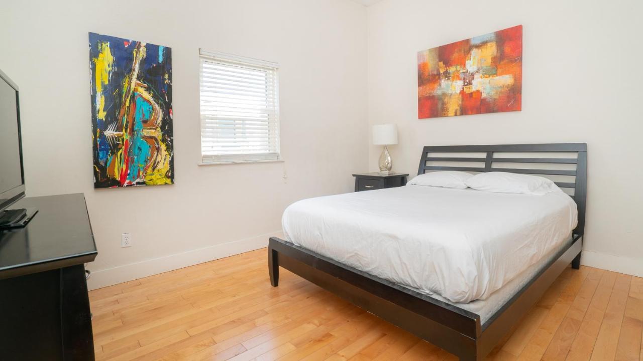 Plaza 2700 Luxury Beach Suites