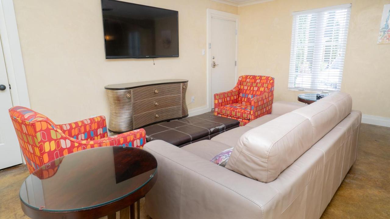 Plaza 2700 Luxury Beach Suites Aparthotel *