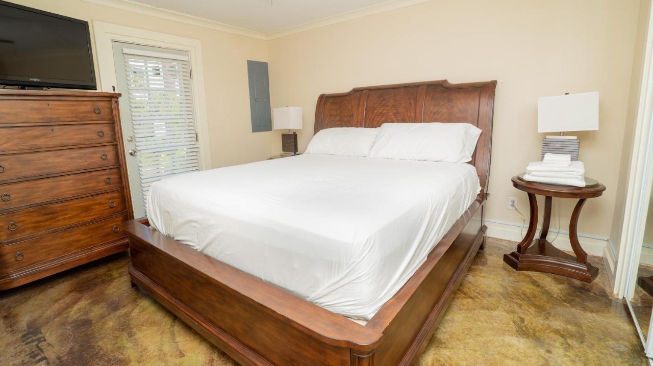 Aparthotel Plaza 2700 Luxury Beach Suites Virginia Beach