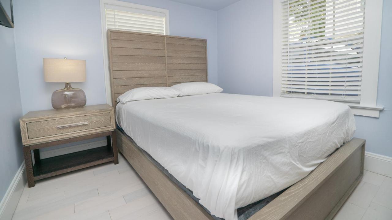 Hotel Hemingsway's Village Luxury Beach Virginia Beach