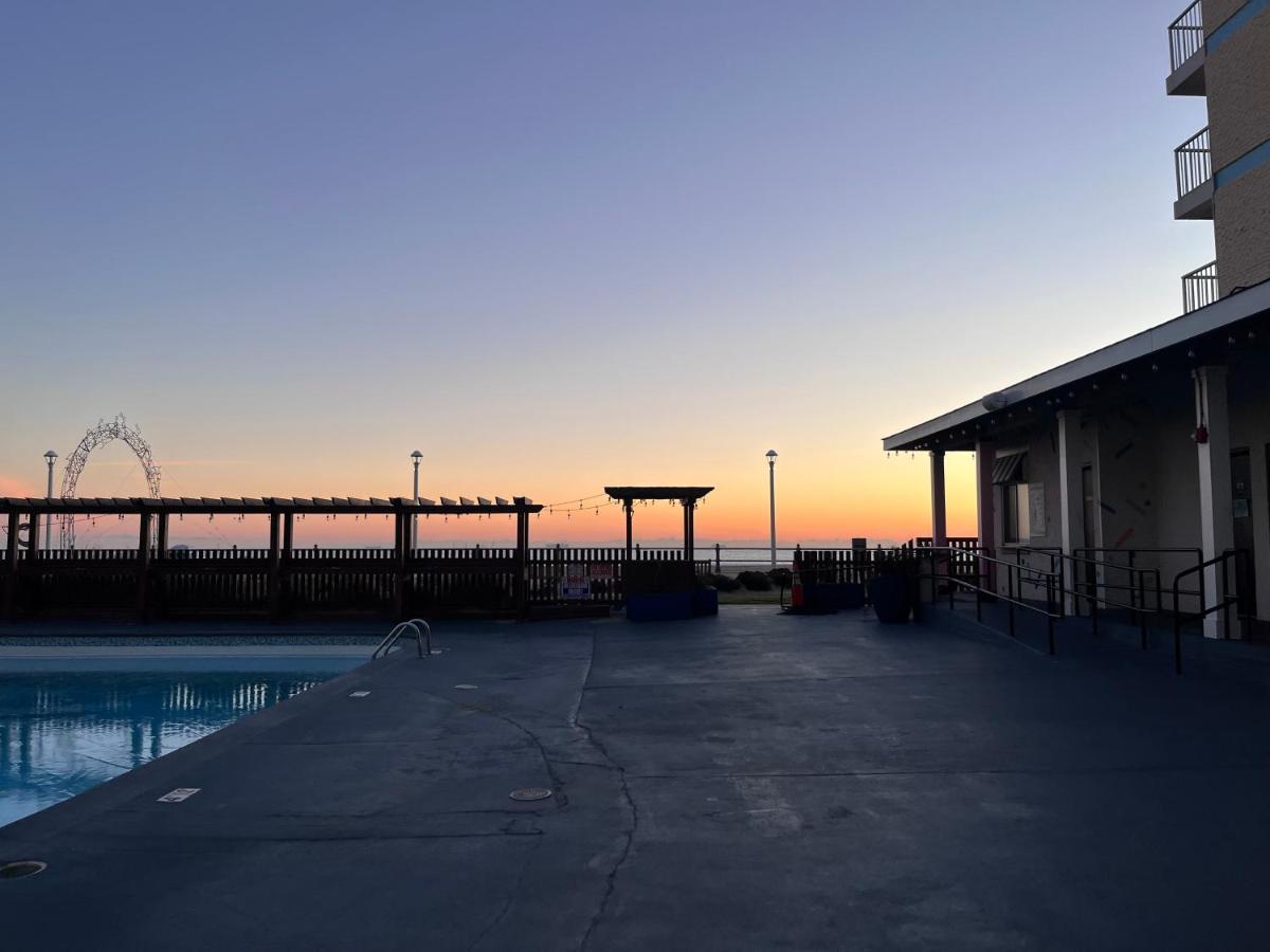 Boardwalk 705 Hotel 3*