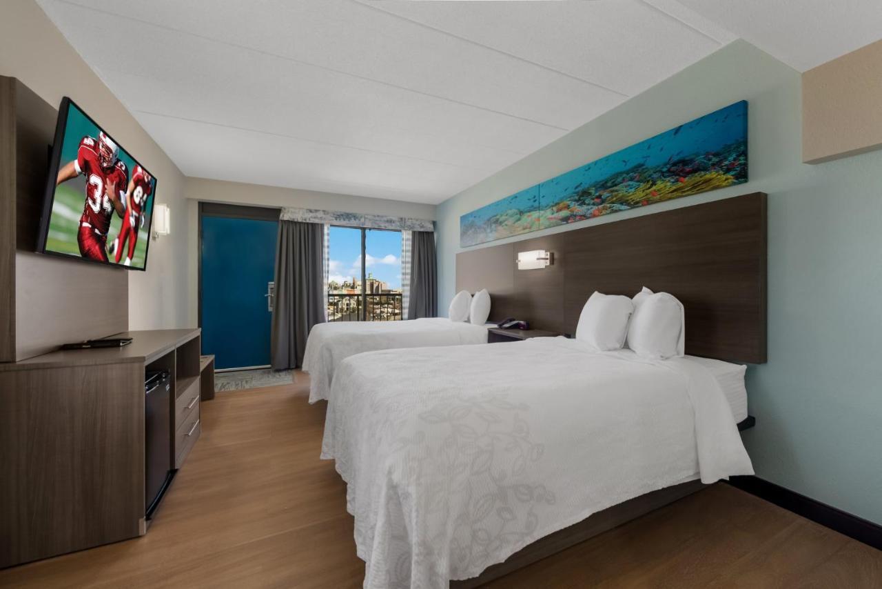 Red Roof & Virginia - Seaside 3*