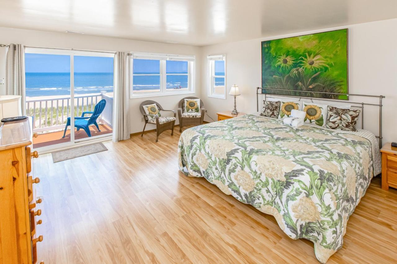 Oceanfront * Virginia Beach