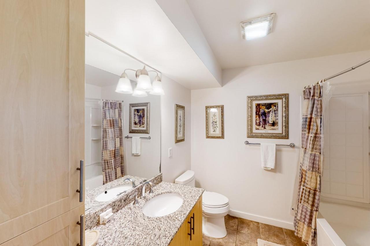 The Sanctuary - Sunset Thrille Penthouse B431 Virginia Beach