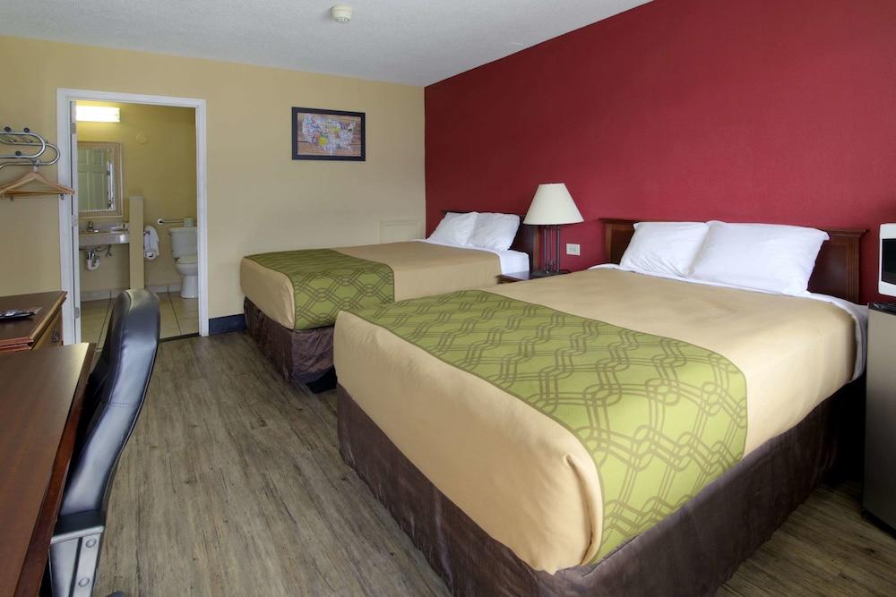 Econo Town Center Lodge *