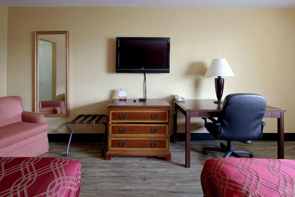 Econo Town Center Lodge *