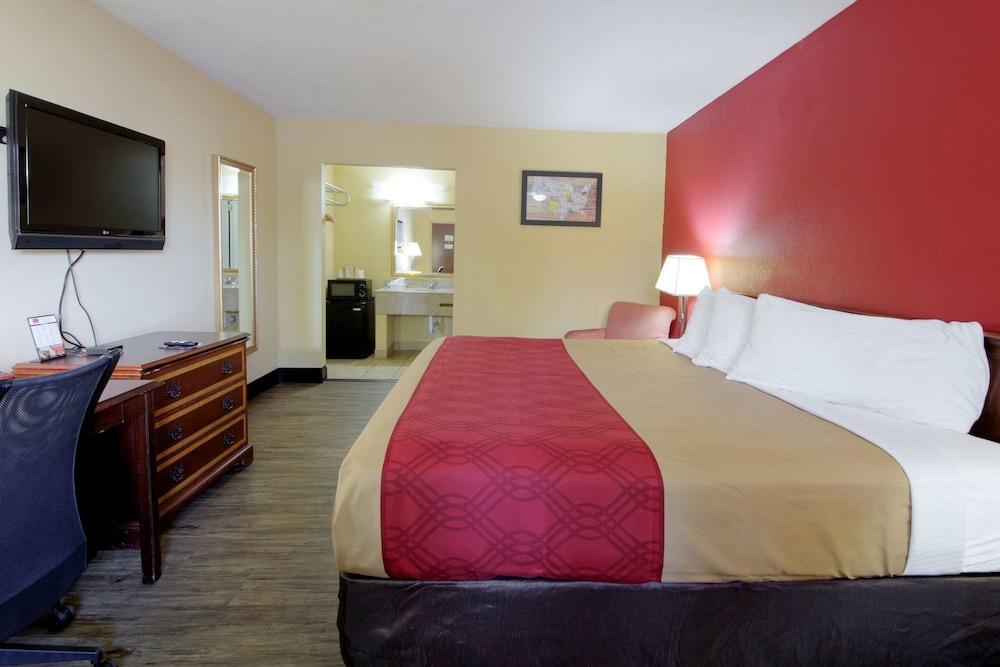 Econo Town Center Lodge