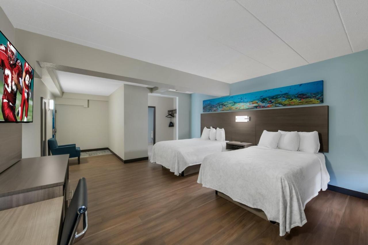 Red Roof & Virginia - Seaside 3*