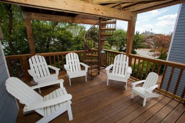 Pelican Perch - North End Vb *