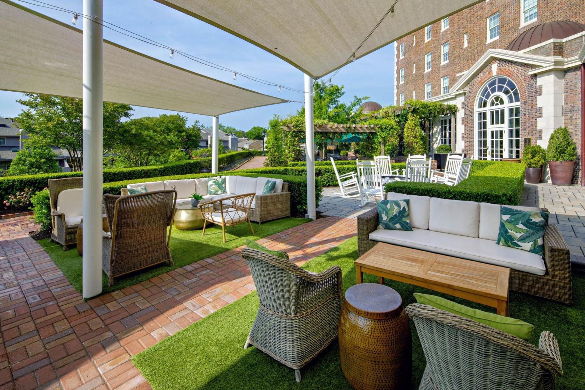 The Historic Cavalier And Club Autograph Collection Hotel