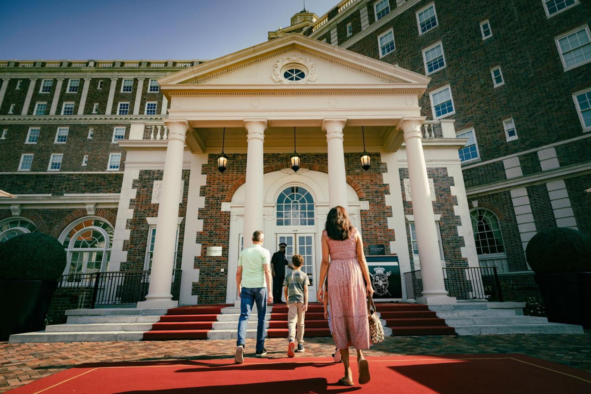 Hotel The Historic Cavalier And Club Autograph Collection 4*