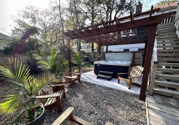 Tranquility With Hot Tub Holiday home Virginia Beach