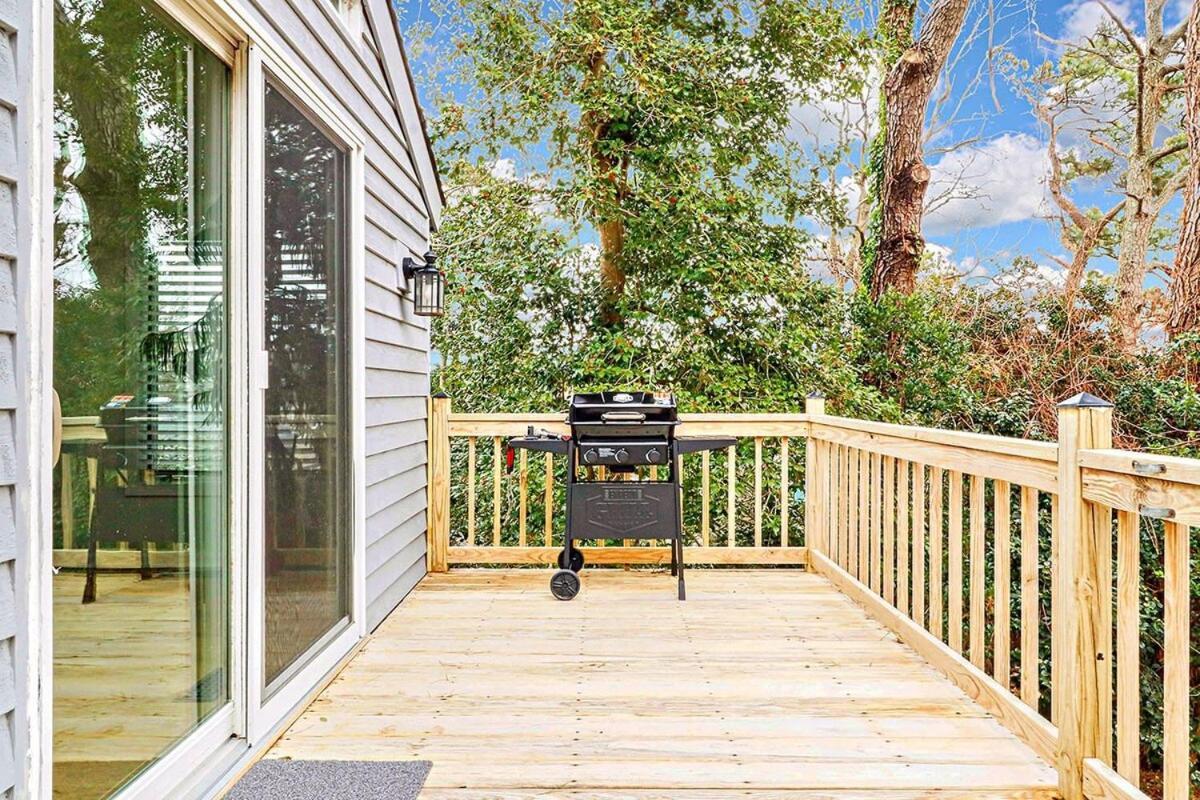 Tranquility With Hot Tub Holiday home Virginia Beach