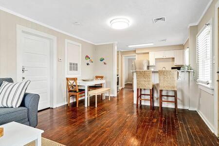 Apartment Beachwalk #2 8 Minute Walk To The