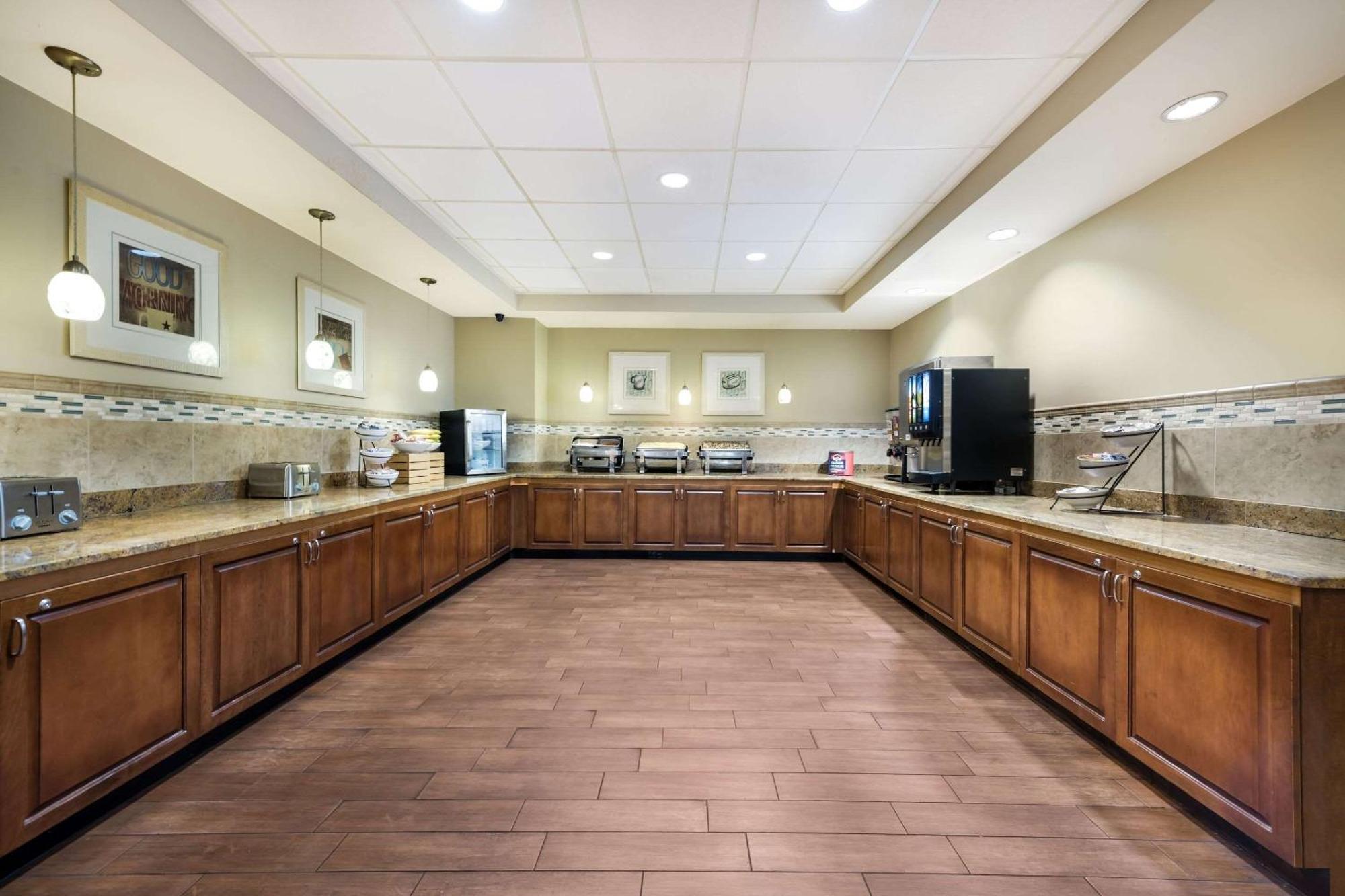 Hotel Country & By Radisson, Virginia Oceanfront , Va 3*
