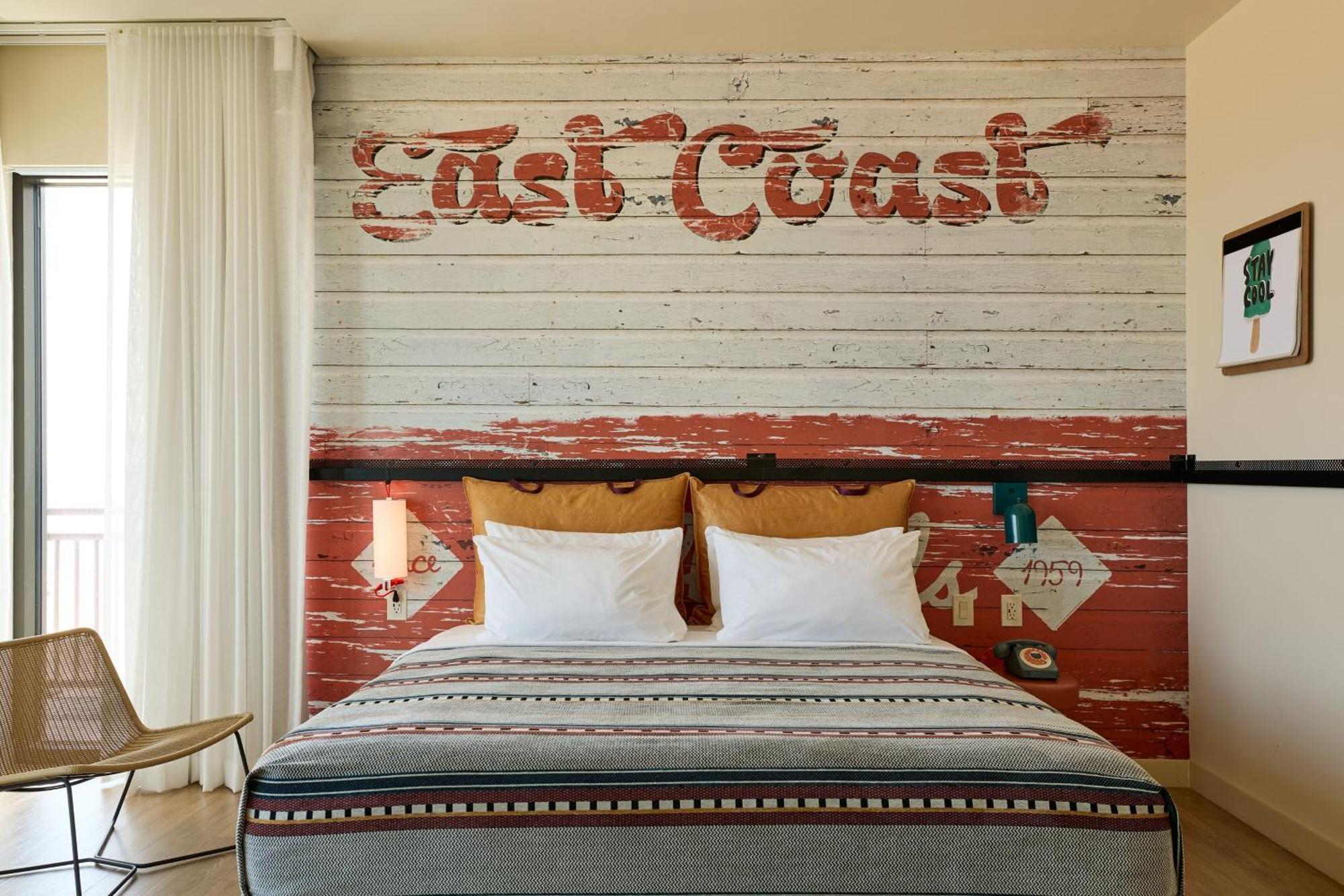 Hotel Moxy Virginia Oceanfront 2*
