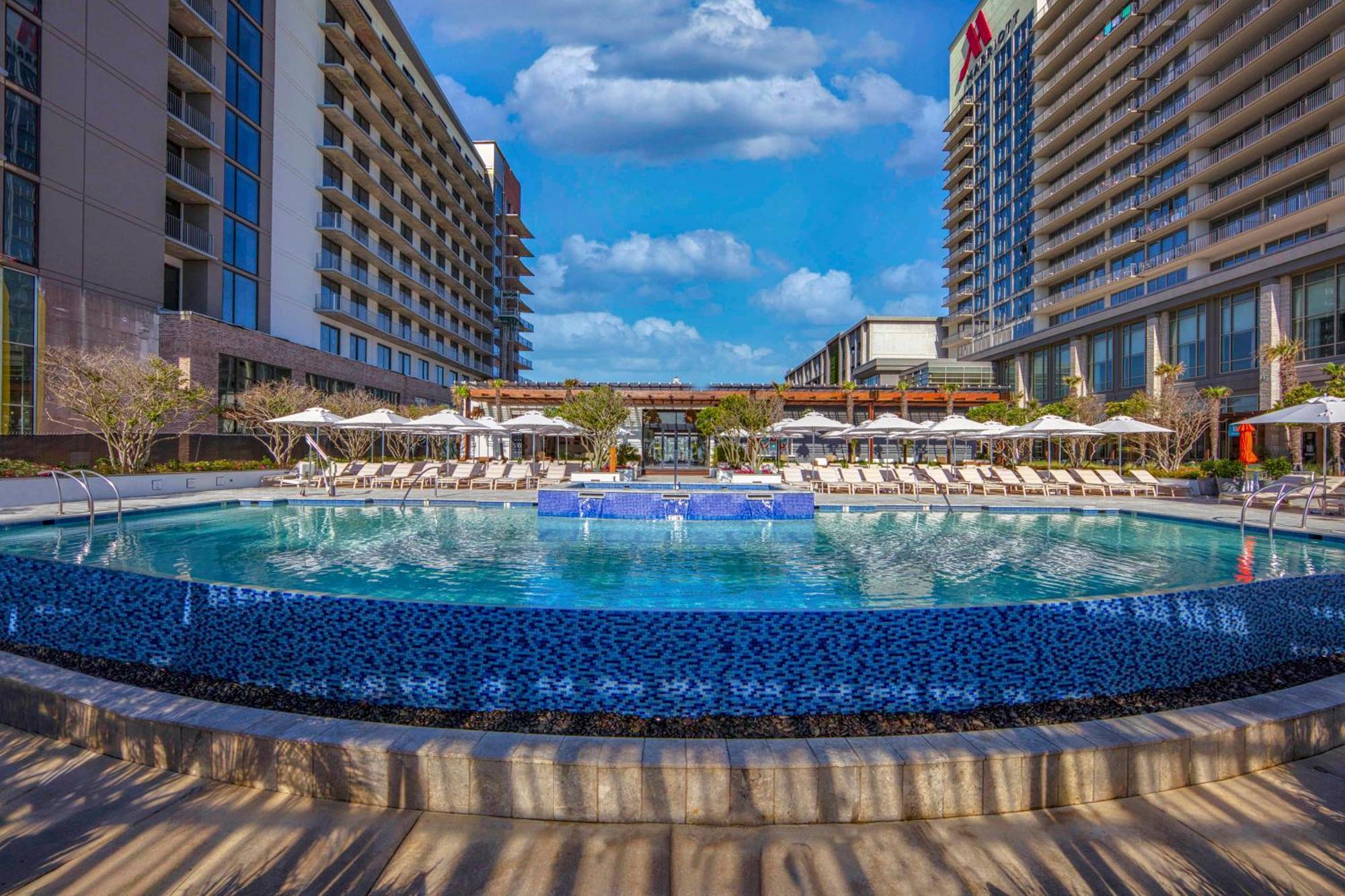 The Historic Cavalier And Club Autograph Collection Hotel