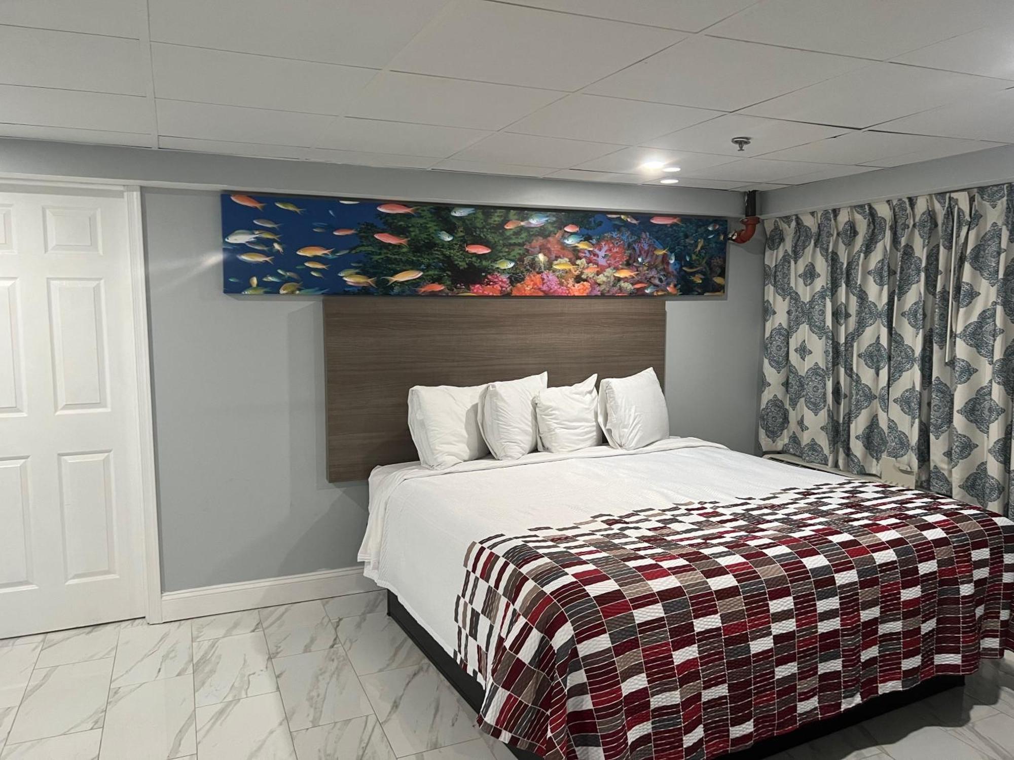 Red Roof & Virginia - Seaside 3*