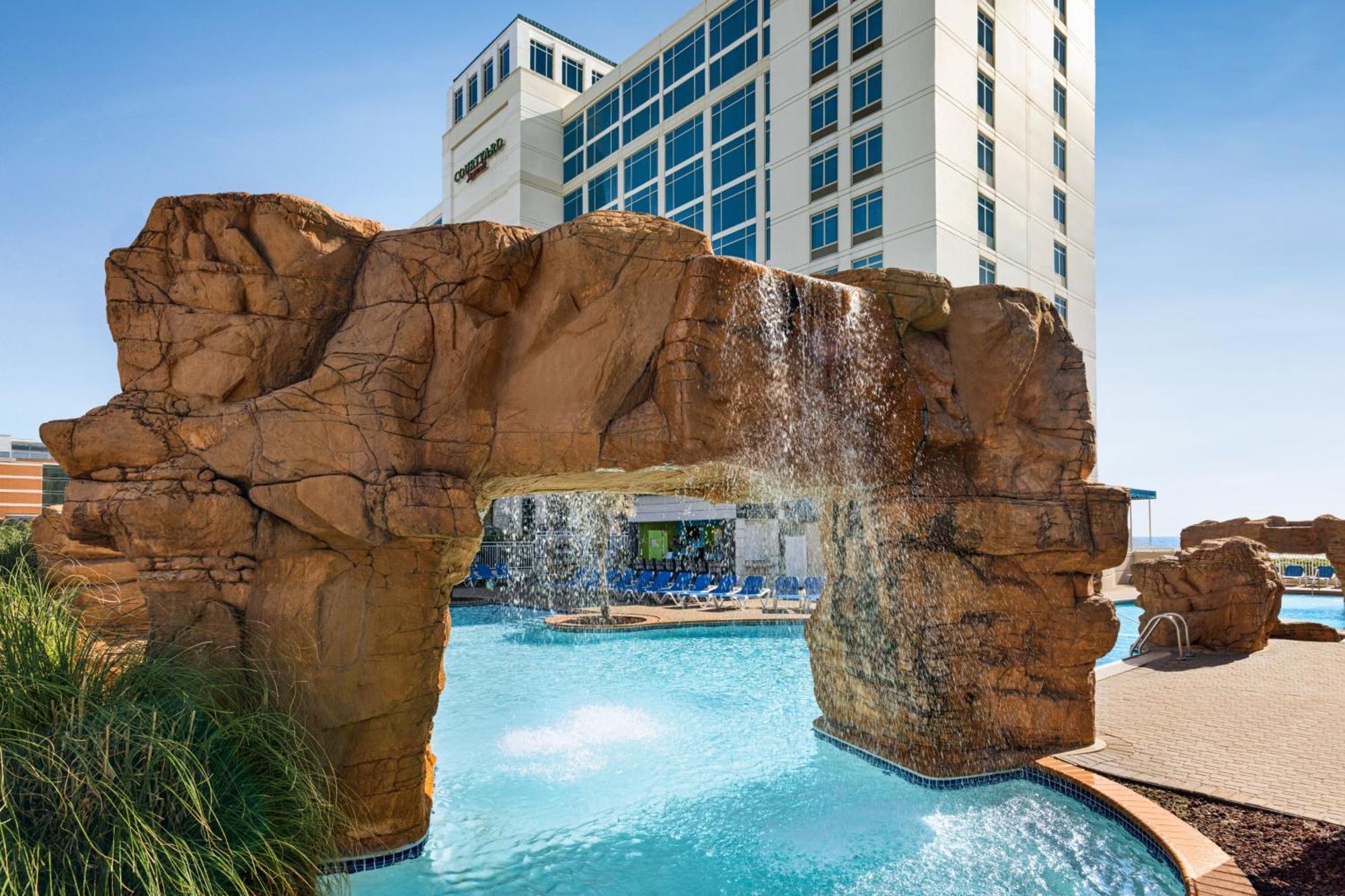 Hotel Courtyard Virginia Oceanfront / North 37th Street