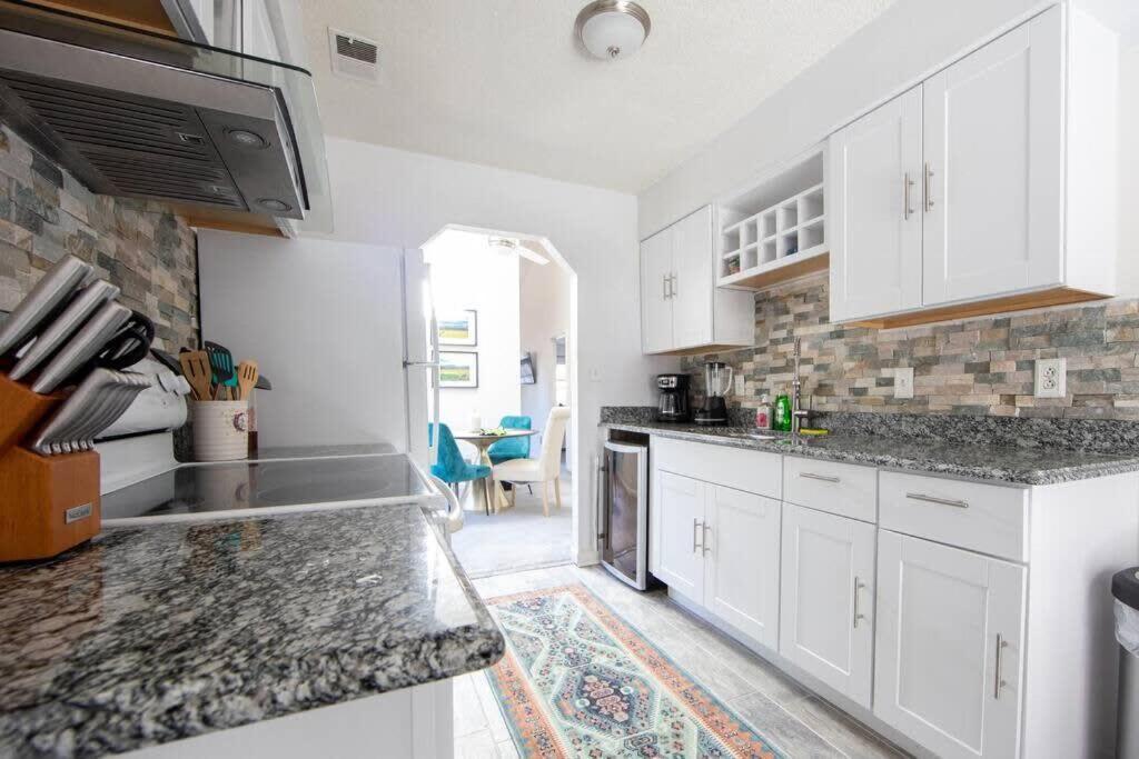 Cheerful 2 Bedroom Near Virginia Wesleyan *