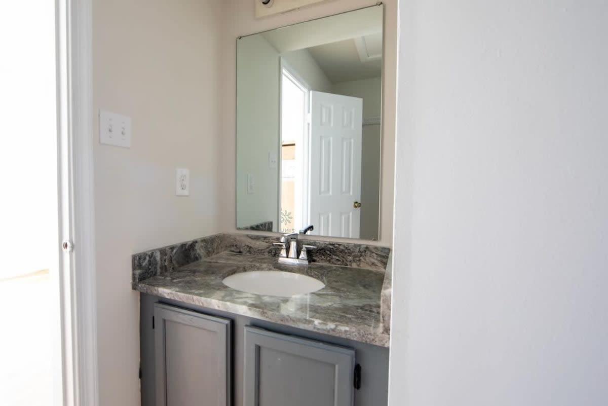Apartment Sojourn 2 Bedroom Townhouse In Virginia *