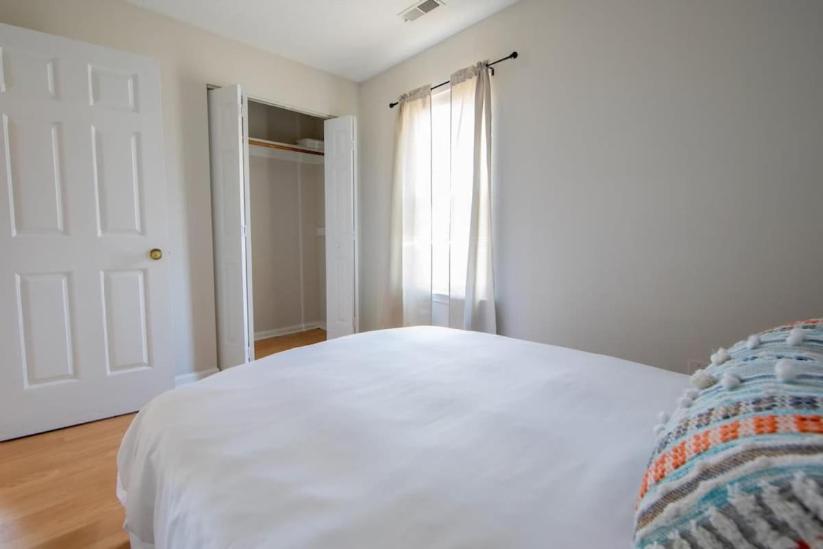 Sojourn 2 Bedroom Townhouse In Virginia Apartment *