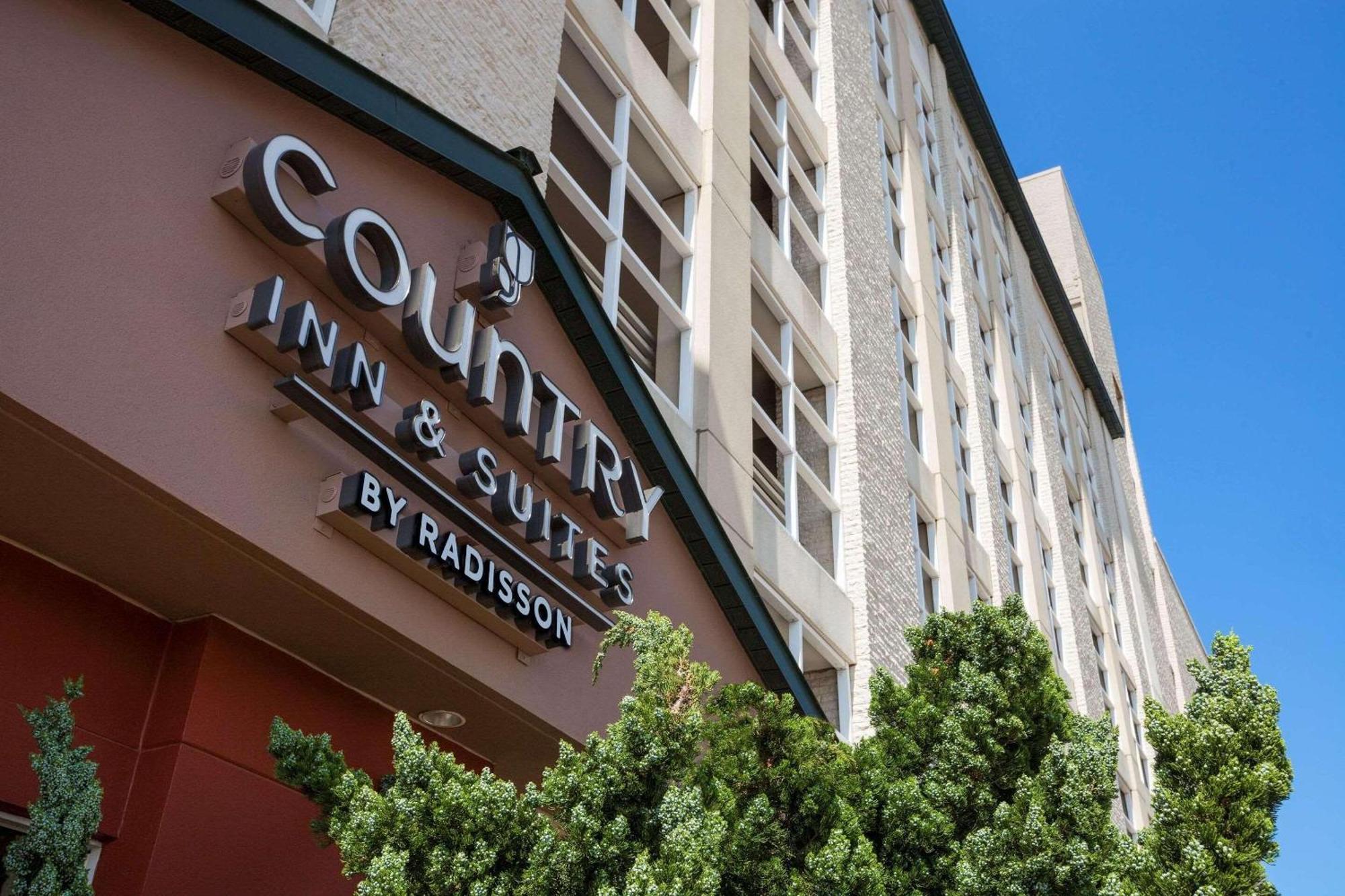 Hotel Country & By Radisson, Virginia Oceanfront , Va Virginia Beach