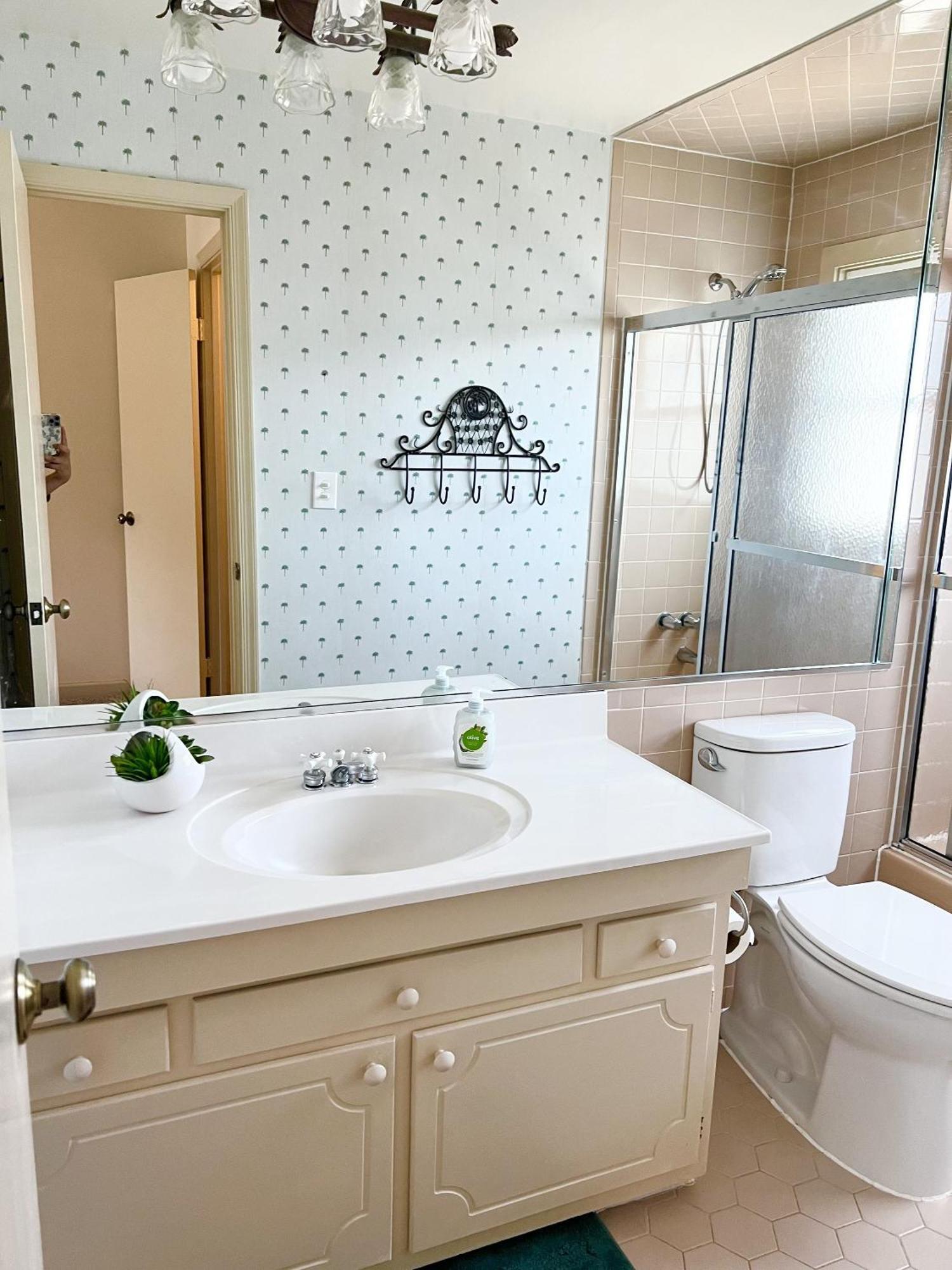 Happy 4bedrooms-3bath Steps To
