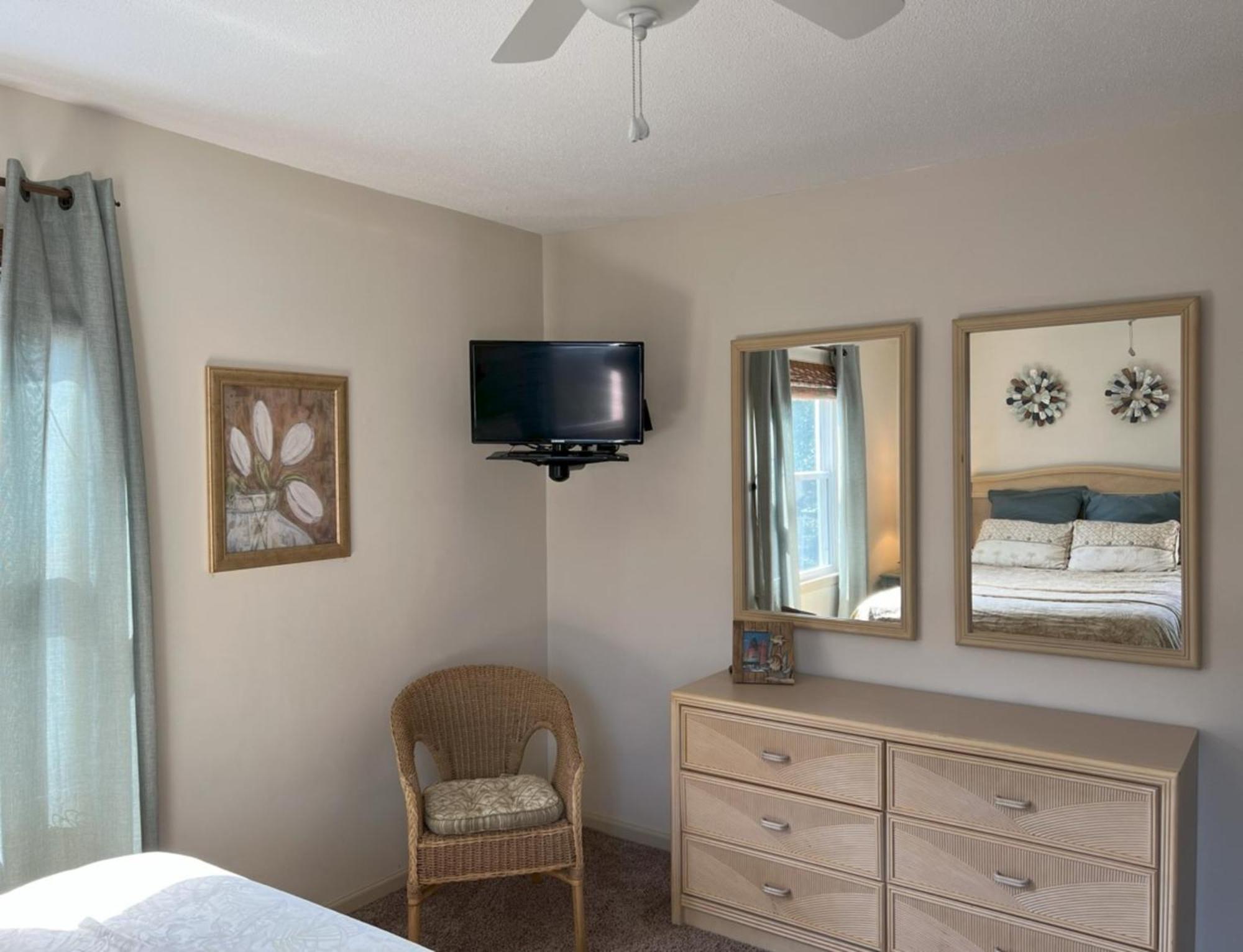 Holiday home Happy 4bedrooms-3bath Steps To *