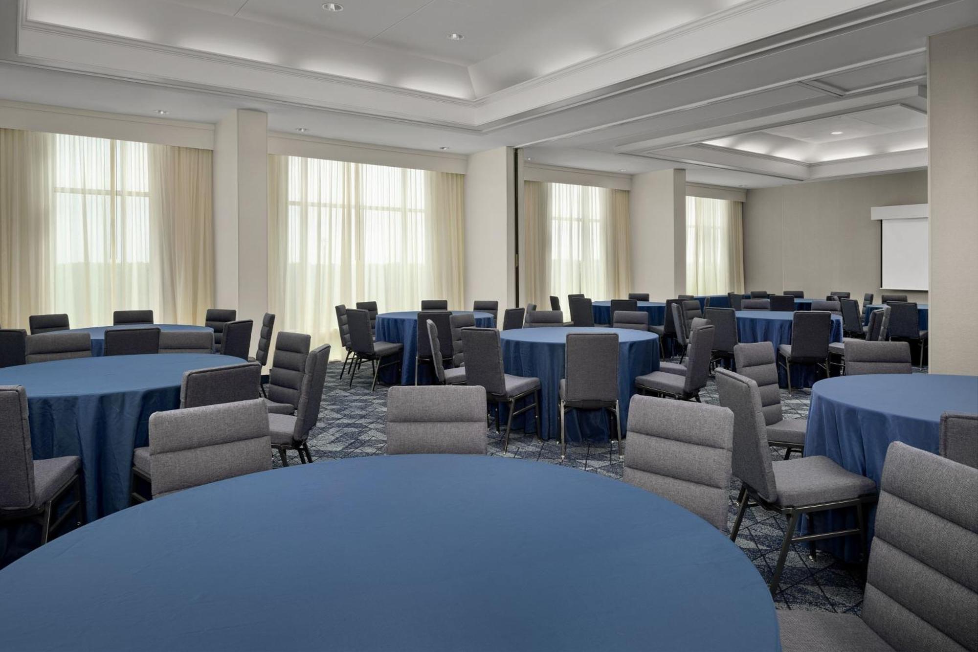 Courtyard Virginia Oceanfront / North 37th Street Hotel 3*