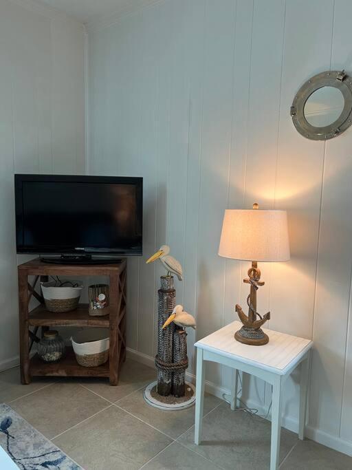 Holiday home Absolute 4bedrooms-3bath Steps To *