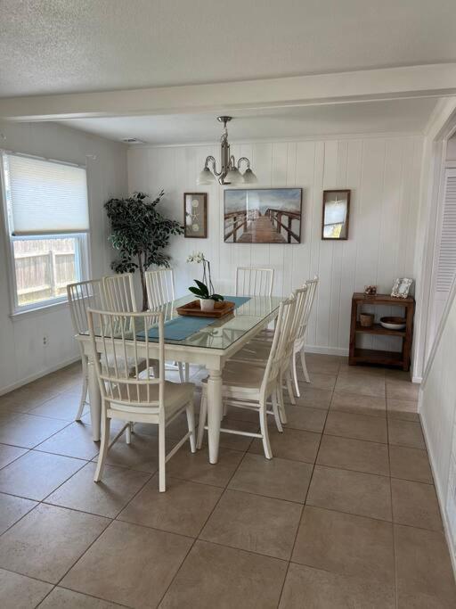 Absolute 4bedrooms-3bath Steps To *