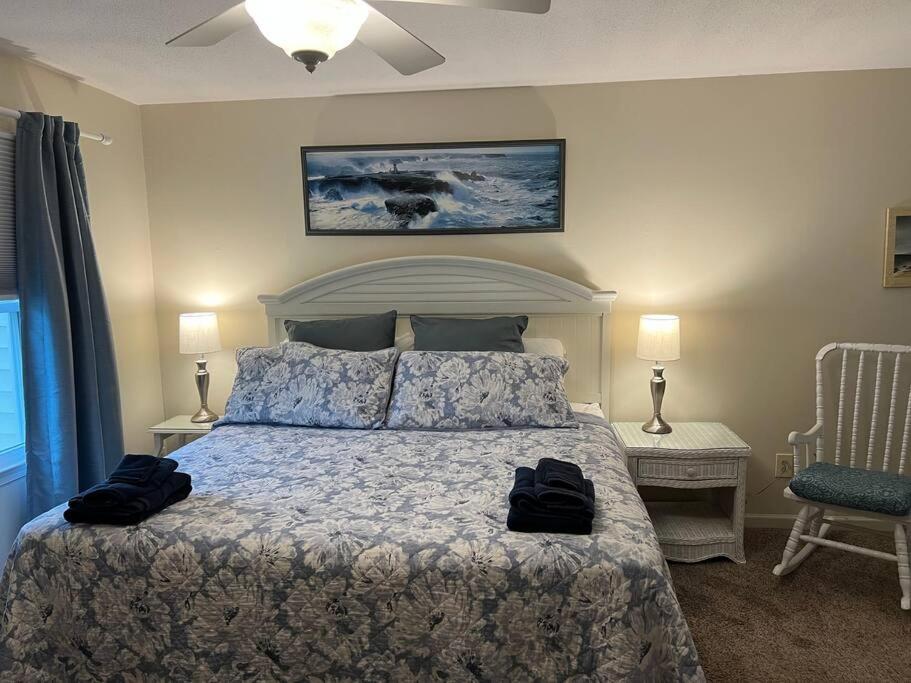 Absolute 4bedrooms-3bath Steps To *