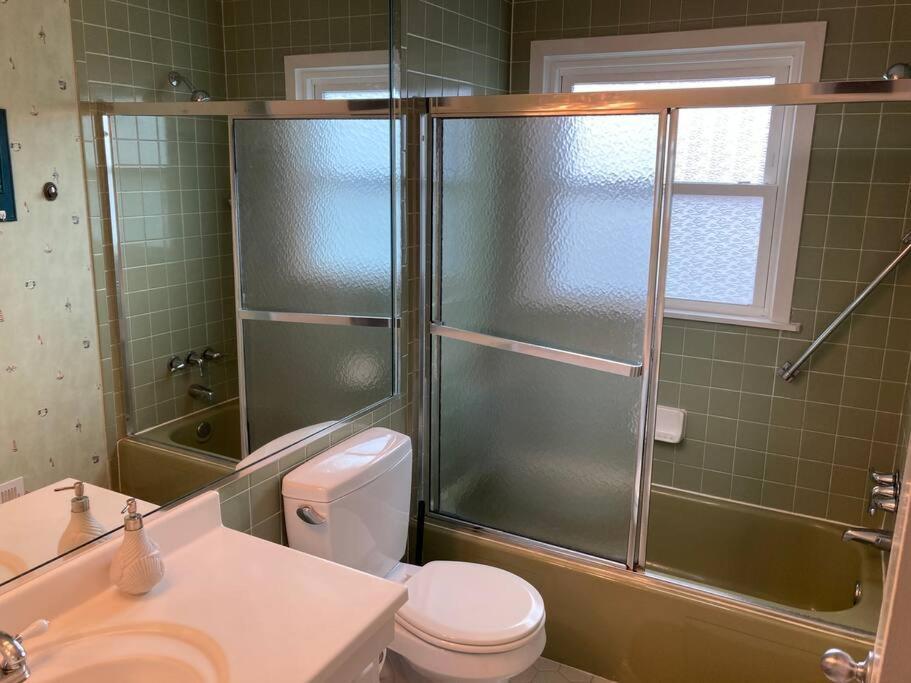 Absolute 4bedrooms-3bath Steps To