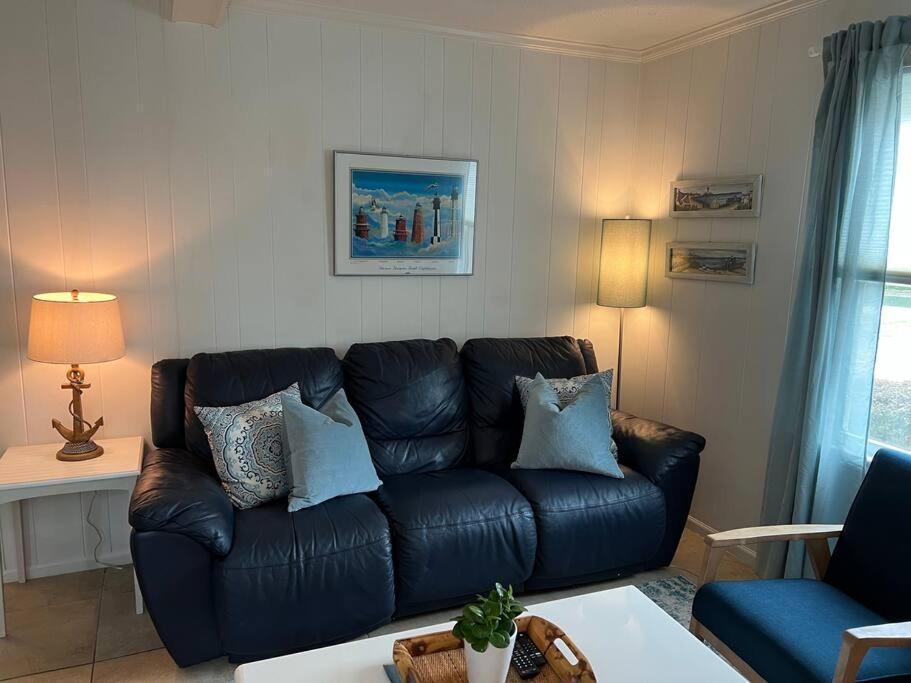 Absolute 4bedrooms-3bath Steps To Holiday home *