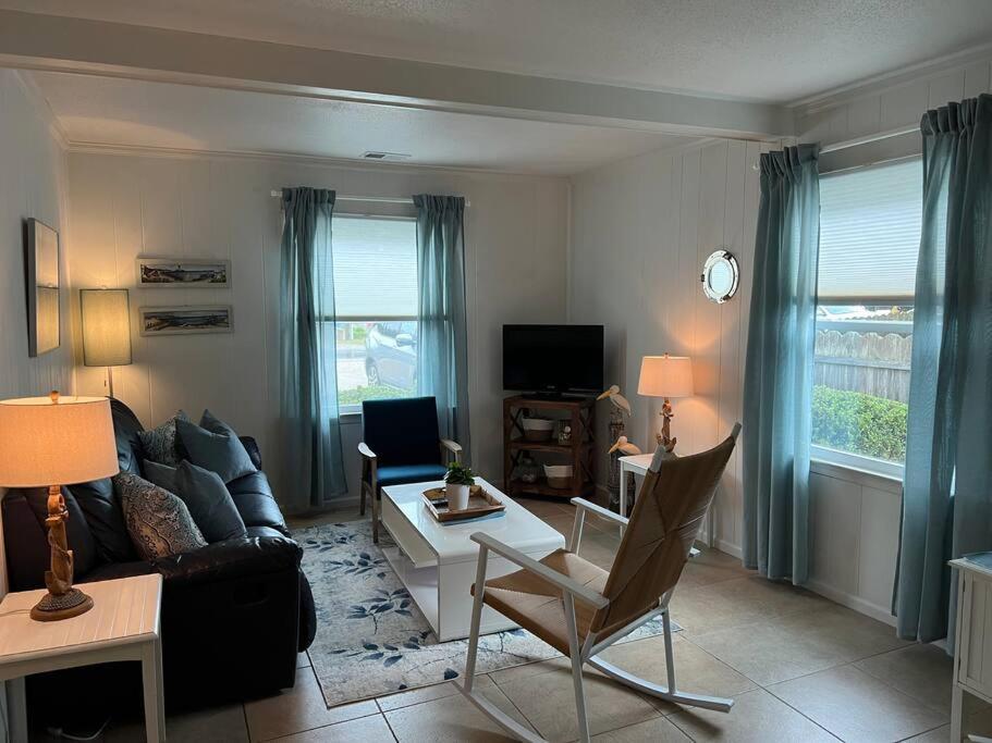 Absolute 4bedrooms-3bath Steps To Holiday home