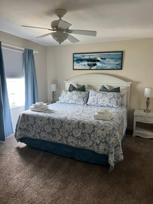 Holiday home Absolute 4bedrooms-3bath Steps To *