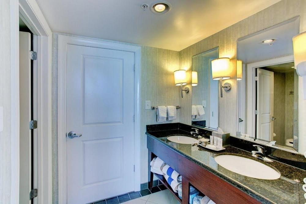 Hilton Ocean Club Resort, Virginia Beach, Va - 2br View 3*