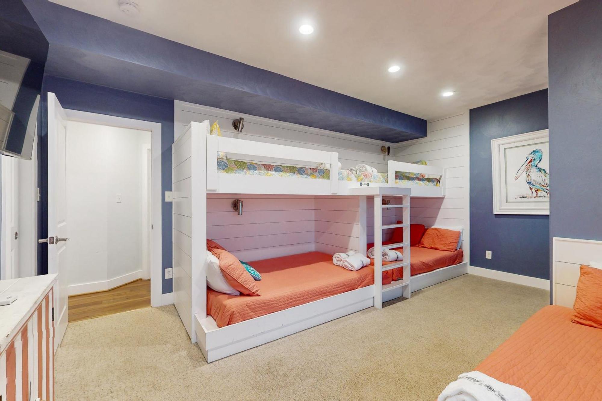 Shaken Not Stirred Holiday home Virginia Beach