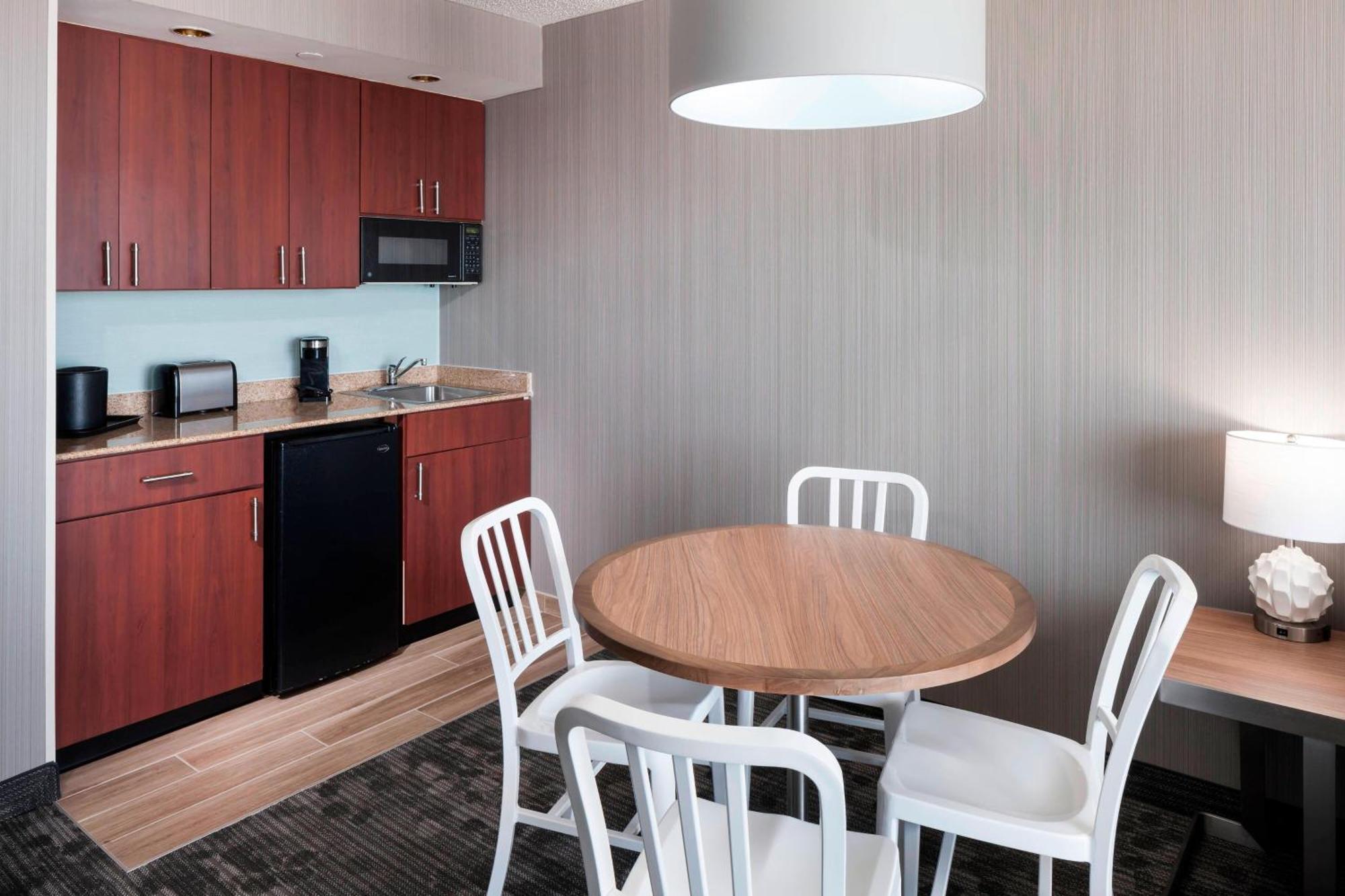 Hotel Courtyard Virginia Oceanfront/south 3*