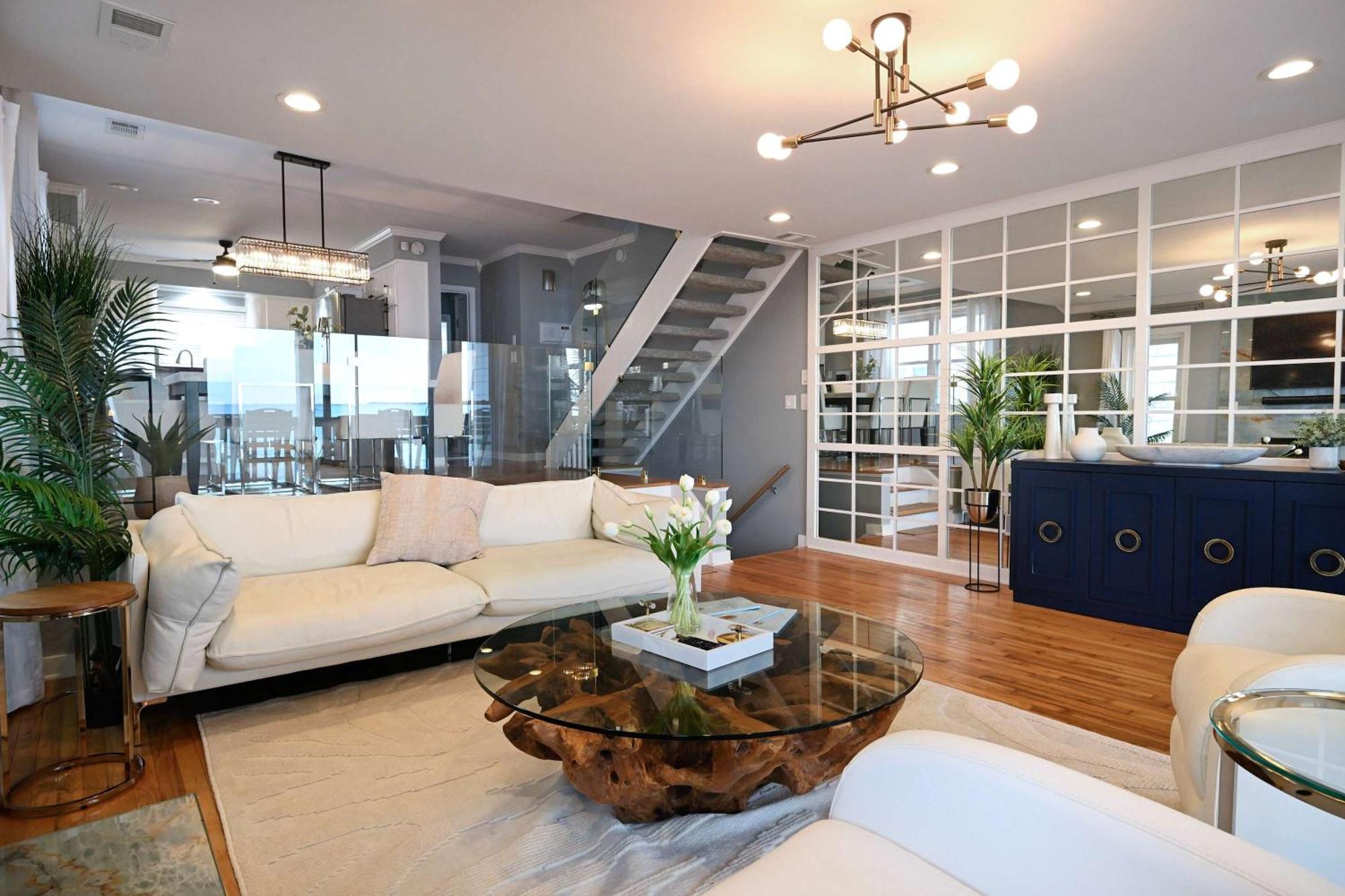 Modern 4bdr Oceanfront Holiday home *