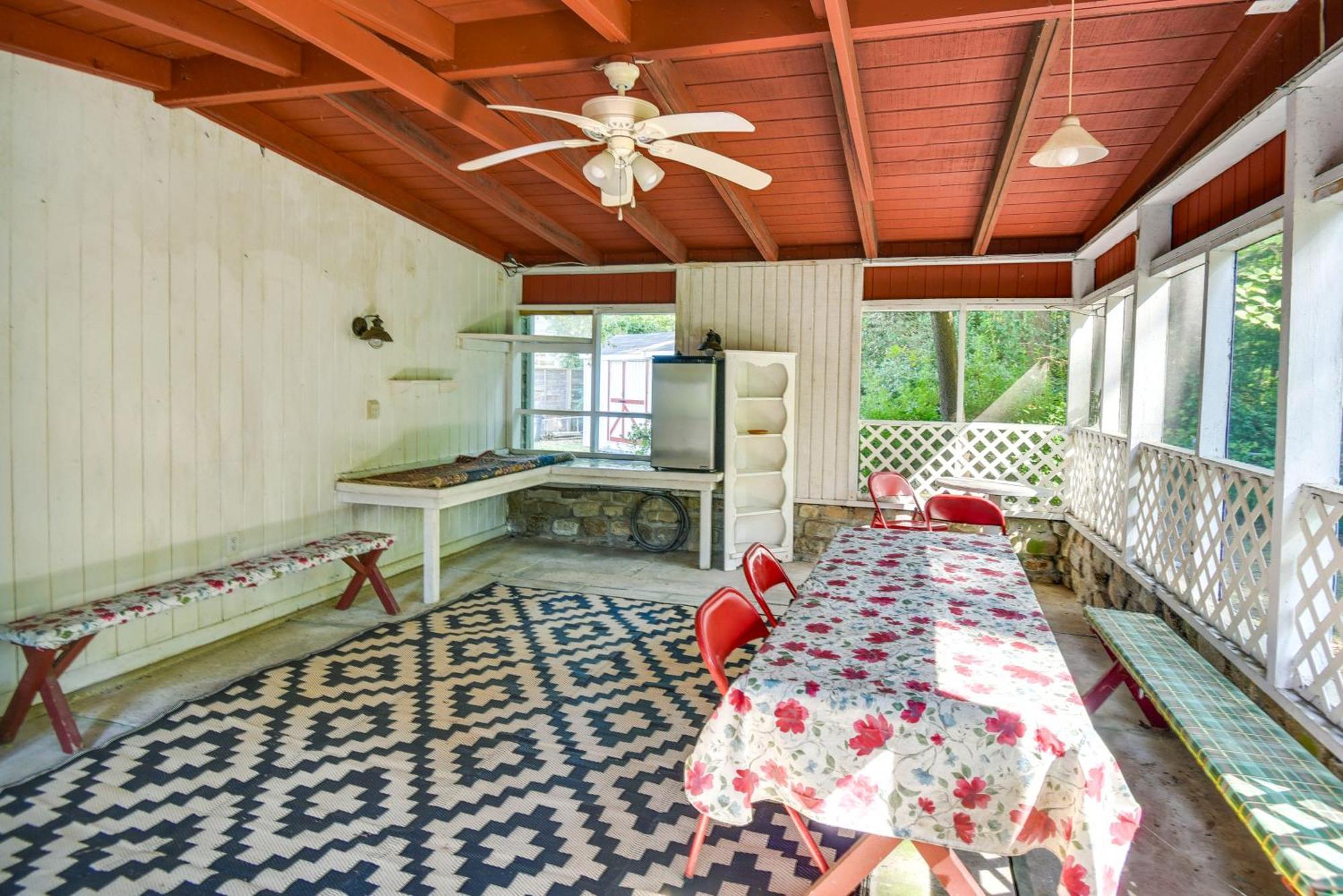 Pet-friendly Norfolk Retreat About 7 Mi To Beach! Holiday home Virginia Beach