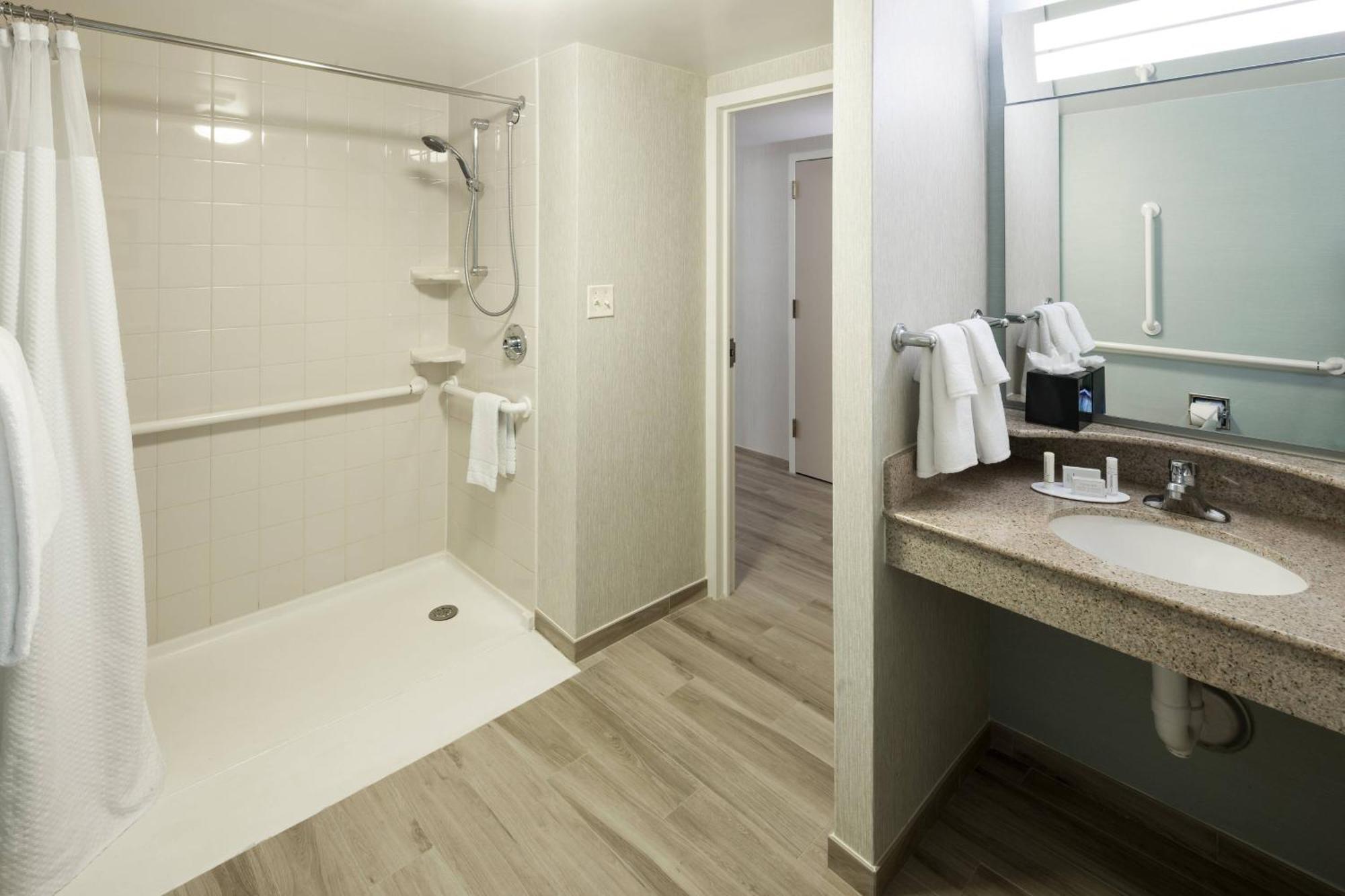 Hotel Courtyard Virginia Oceanfront / North 37th Street 3*