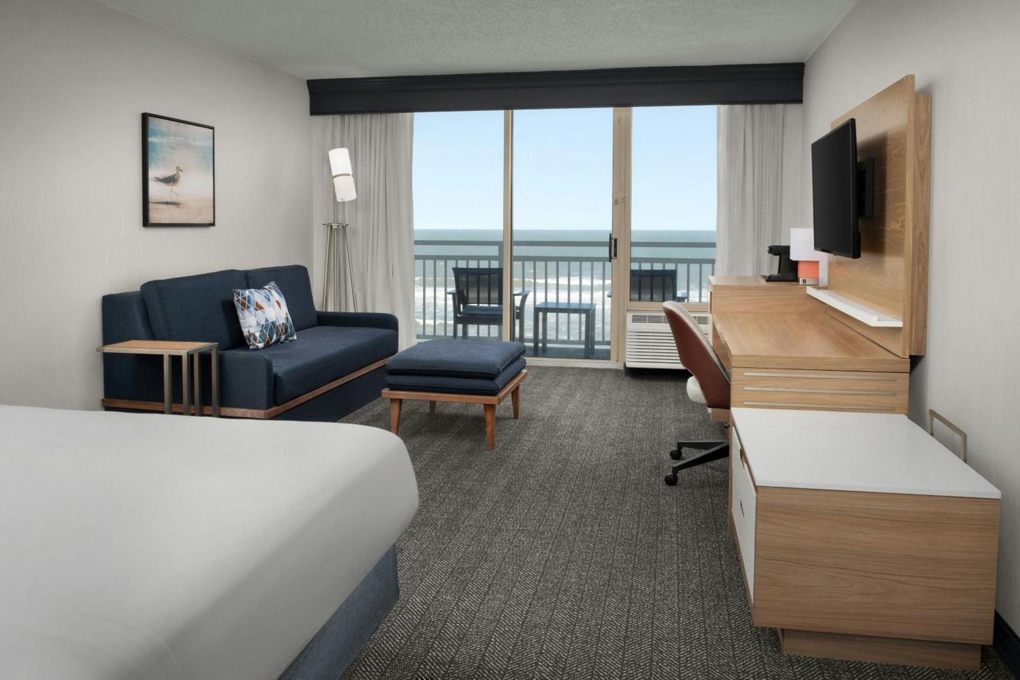 Hotel Courtyard Virginia Oceanfront / North 37th Street 3*
