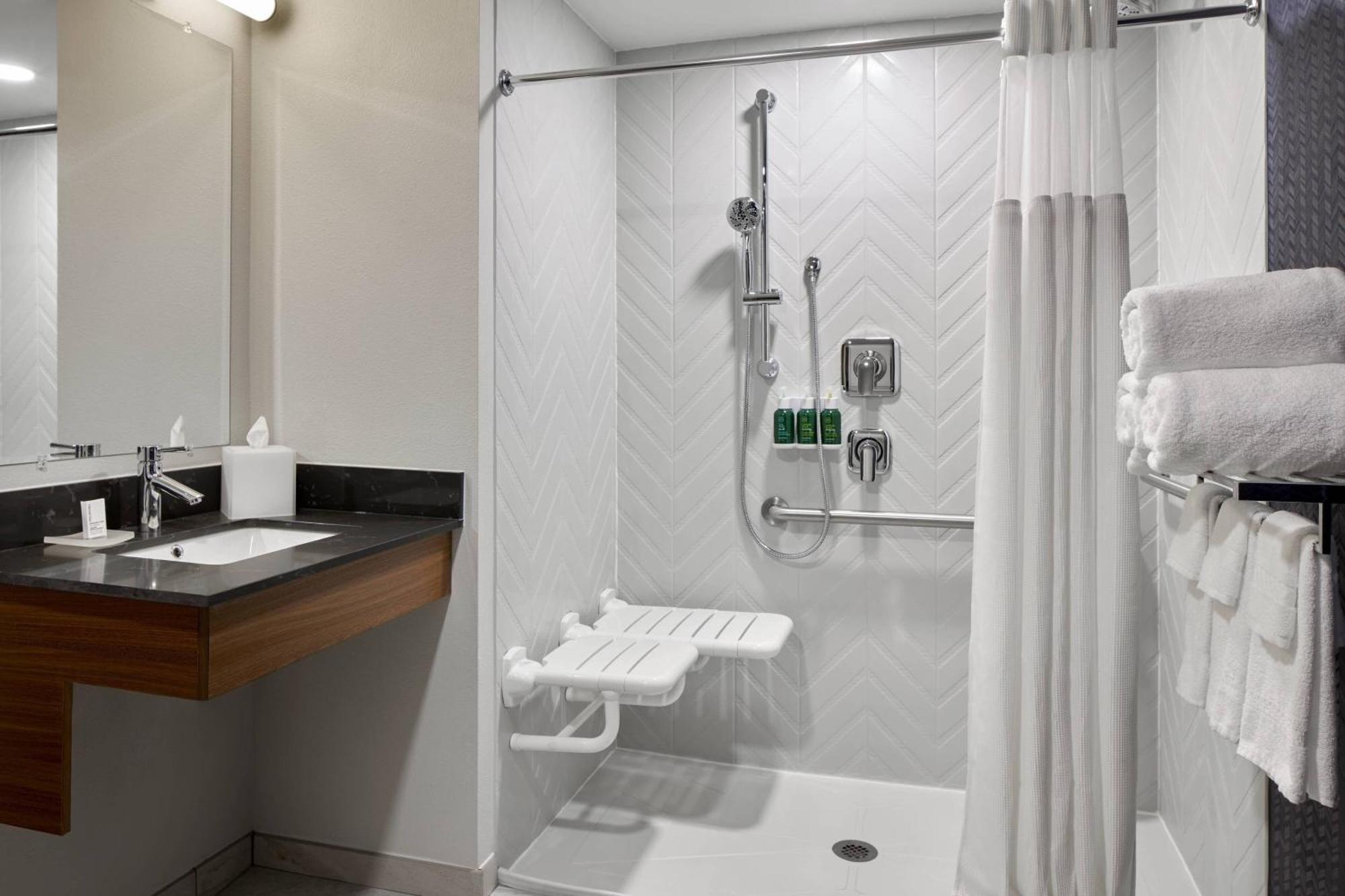 Fairfield & By Marriott Virginia Beach/norfolk Airport