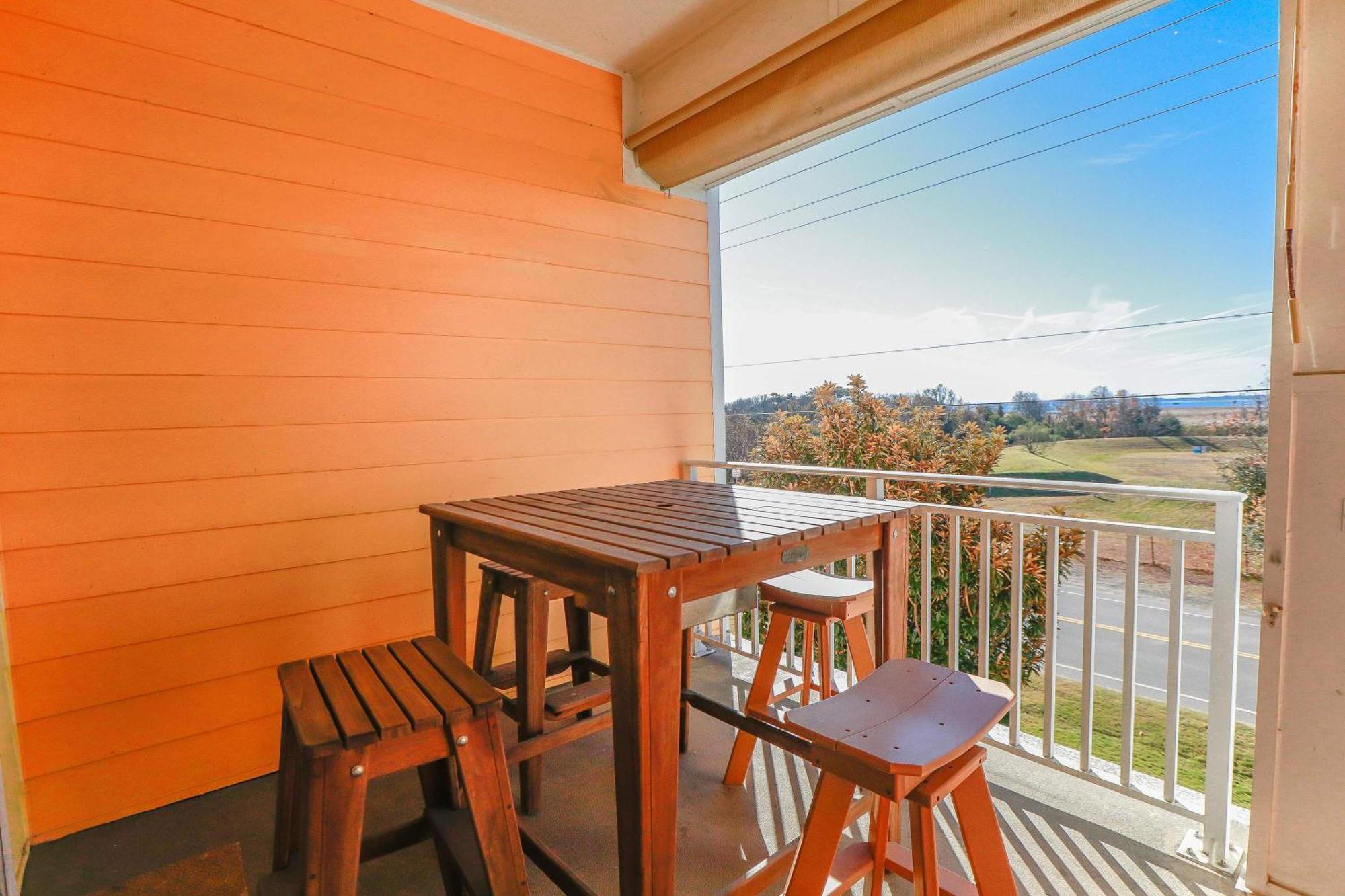 Sojourn's Sanctuary Vitamin Sea Sleeps 6 Holiday home *