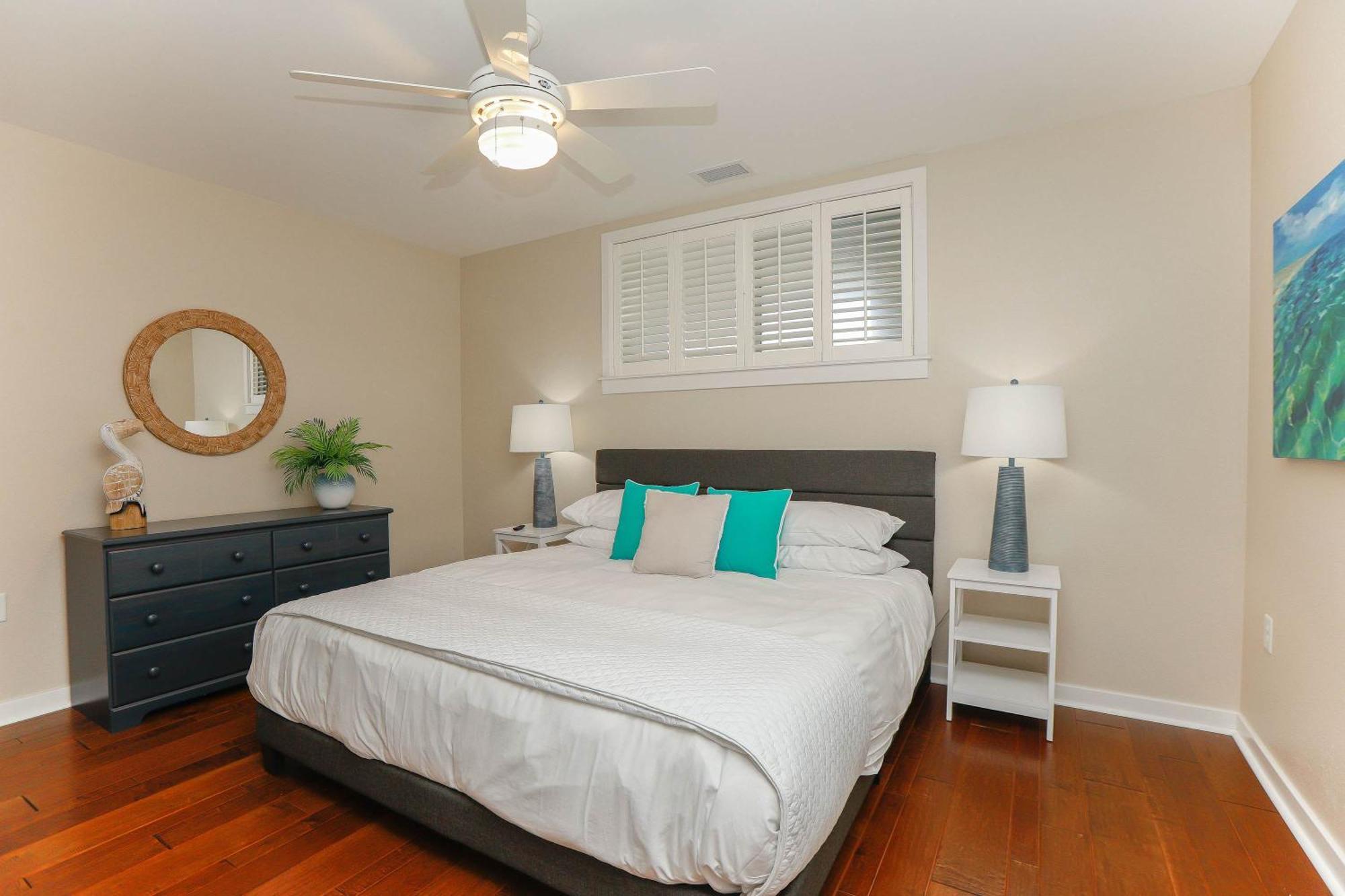 Holiday home Sojourn's Sanctuary Vitamin Sea Sleeps 6 *